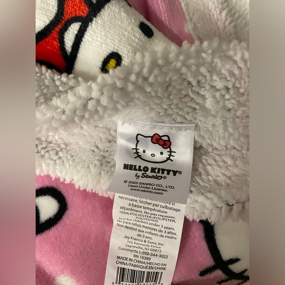 Hello kitty blanket - Picture 4 of 4